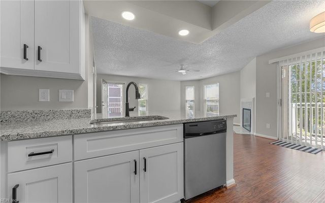 514 24th St Apt 205, Virginia Beach, VA 23451