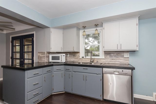 1833 Bloomfield Avenue, Kalamazoo, MI 49001