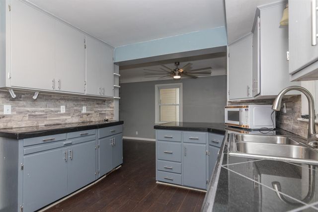 1833 Bloomfield Avenue, Kalamazoo, MI 49001