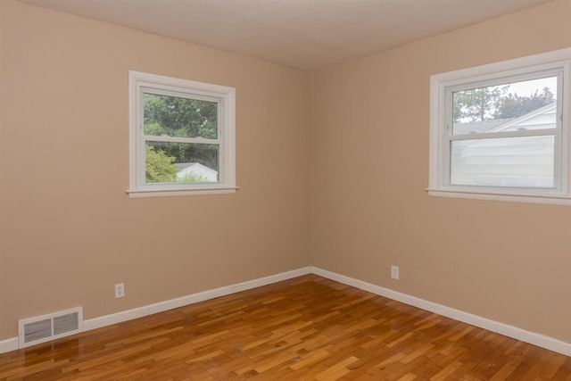 1833 Bloomfield Avenue, Kalamazoo, MI 49001