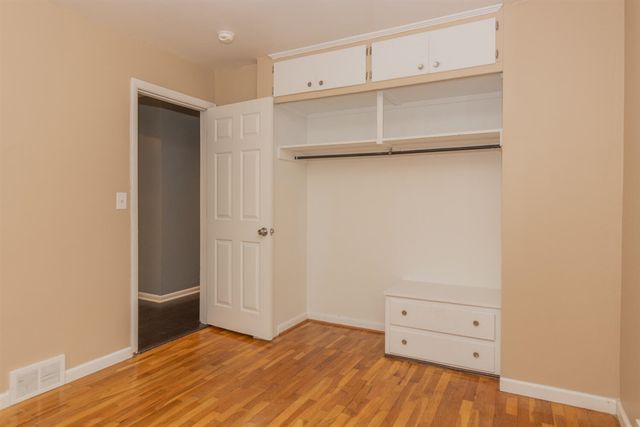 1833 Bloomfield Avenue, Kalamazoo, MI 49001