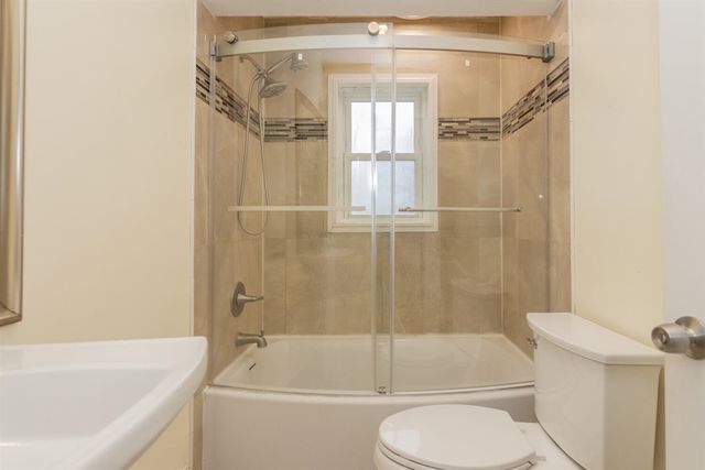 1833 Bloomfield Avenue, Kalamazoo, MI 49001