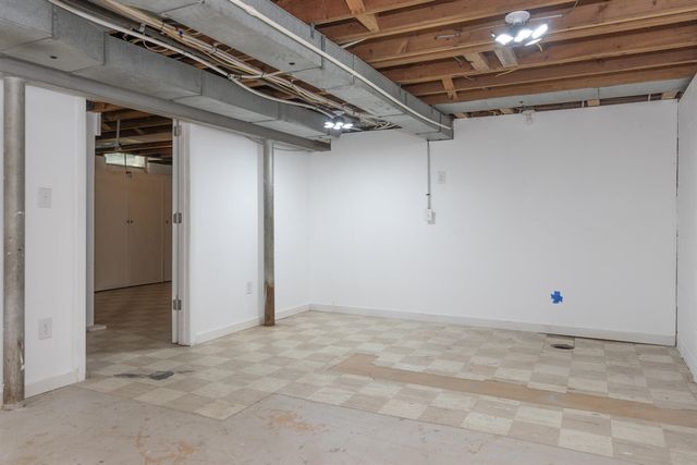 1833 Bloomfield Avenue, Kalamazoo, MI 49001