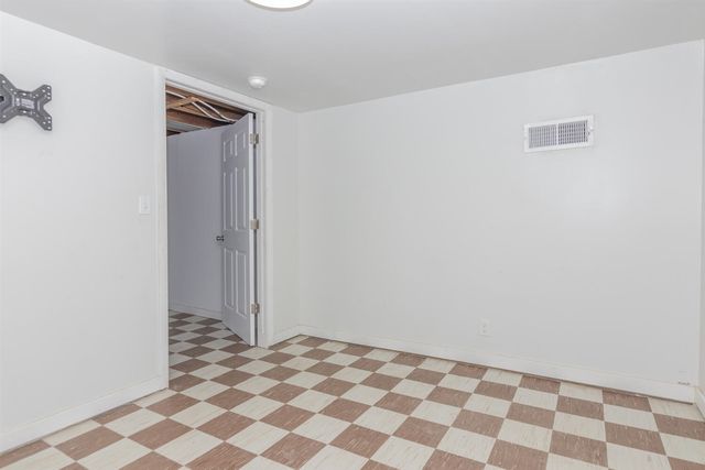 1833 Bloomfield Avenue, Kalamazoo, MI 49001