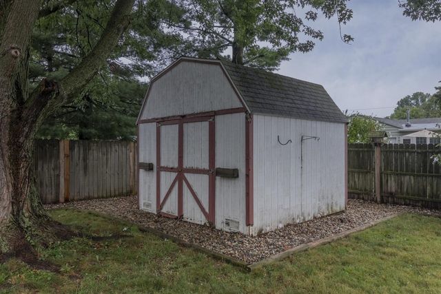 1833 Bloomfield Avenue, Kalamazoo, MI 49001