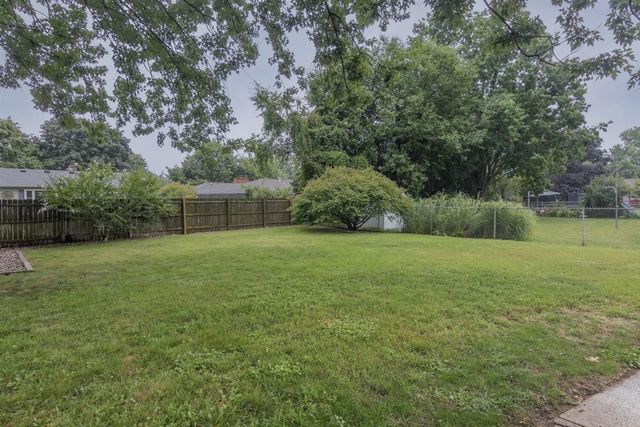 1833 Bloomfield Avenue, Kalamazoo, MI 49001