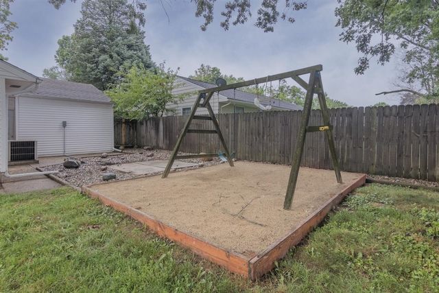 1833 Bloomfield Avenue, Kalamazoo, MI 49001