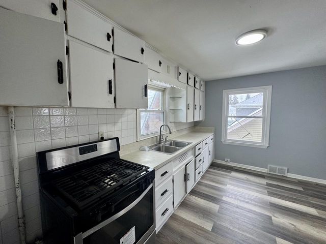 5601 37th AVENUE, Kenosha, WI 53144