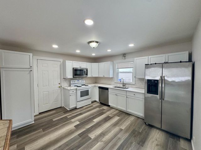 5601 37th AVENUE, Kenosha, WI 53144