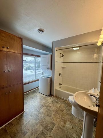 5601 37th AVENUE, Kenosha, WI 53144