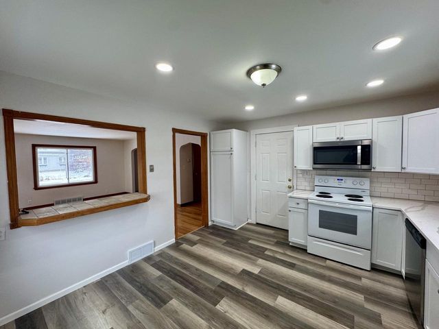 5601 37th AVENUE, Kenosha, WI 53144