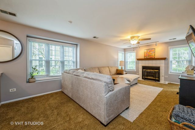 285 Sheffield Drive, Schaumburg, IL 60194
