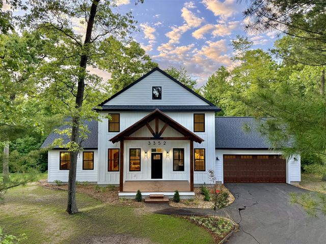 3352 White Eagle, Muskegon, MI 49442