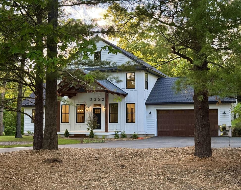 3352 White Eagle, Muskegon, MI 49442