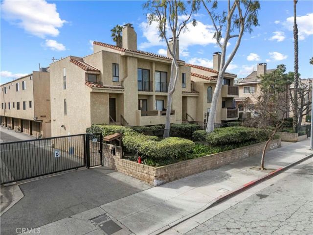 18958 Sherman 19, Reseda, CA 91335