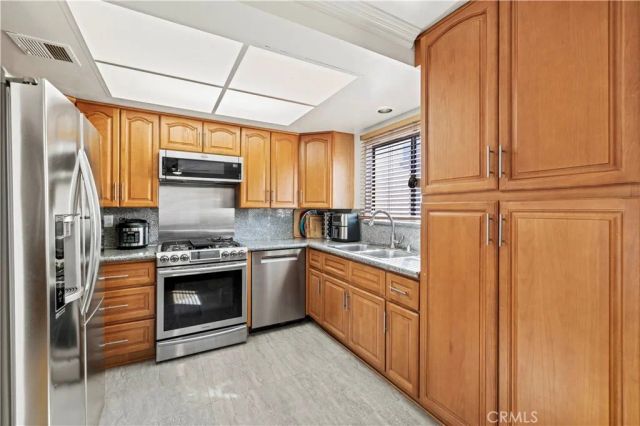 18958 Sherman 19, Reseda, CA 91335