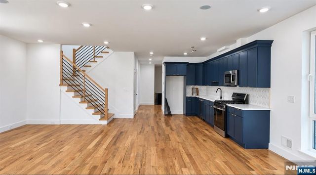 17-19 Seymour Avenue, Newark, NJ 07108