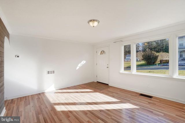 127 CHURCH ST, Seven Valleys, PA 17360