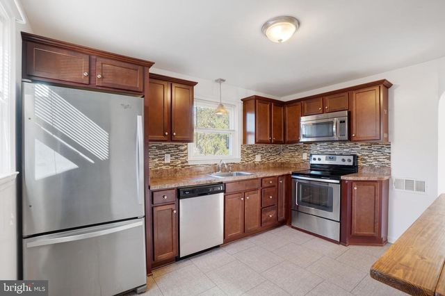 127 CHURCH ST, Seven Valleys, PA 17360