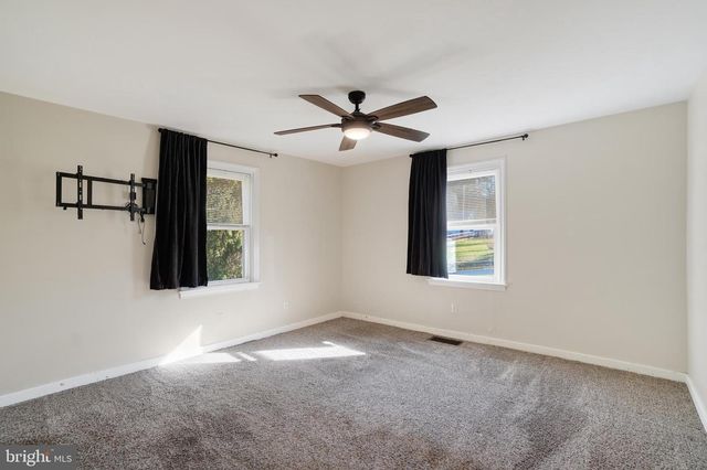 127 CHURCH ST, Seven Valleys, PA 17360