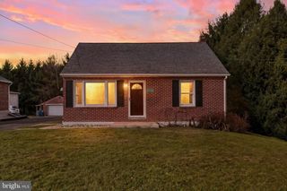 127 CHURCH ST, Seven Valleys, PA 17360