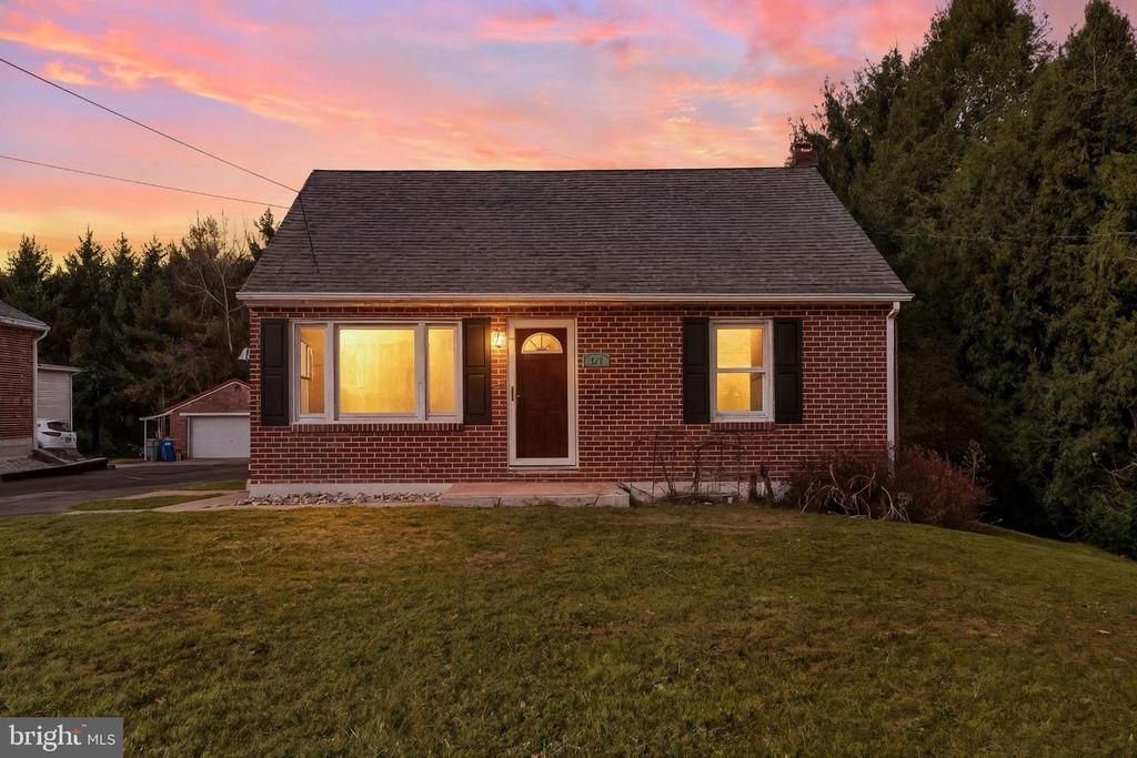 127 CHURCH ST, Seven Valleys, PA 17360