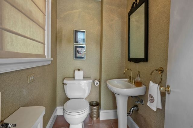 644 Linwood Ave, Ridgewood Village, NJ 07450