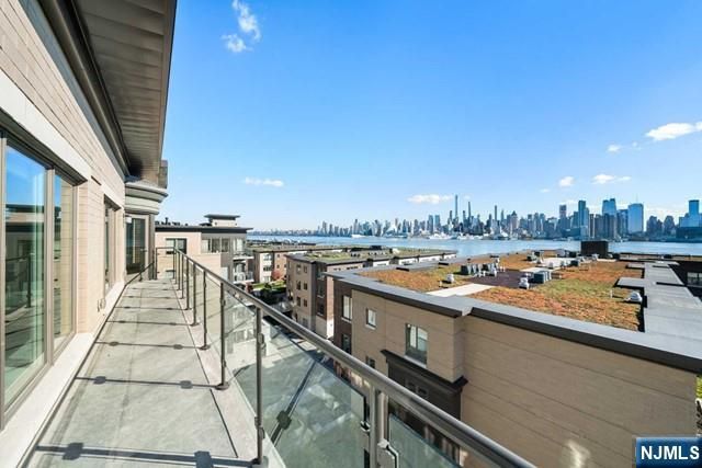 100 Eton Row 604, Weehawken, NJ 07086