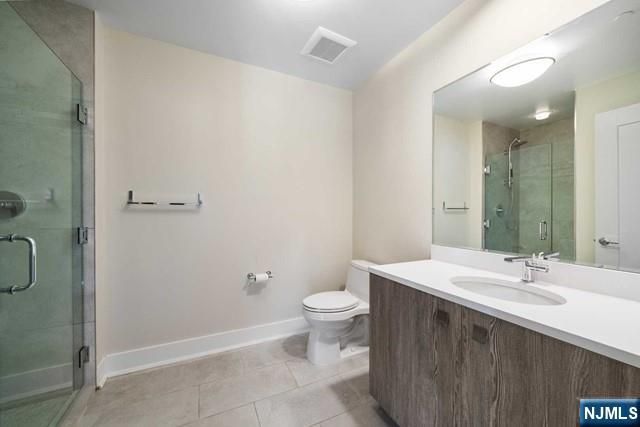 100 Eton Row 604, Weehawken, NJ 07086