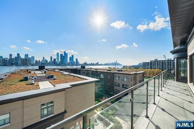 100 Eton Row 604, Weehawken, NJ 07086