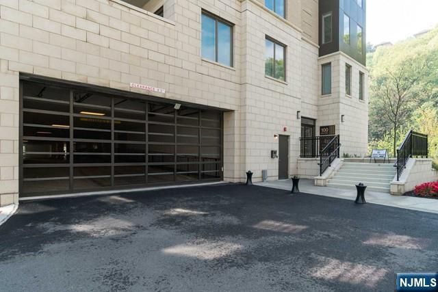 100 Eton Row 604, Weehawken, NJ 07086