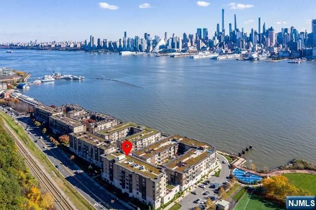 100 Eton Row 604, Weehawken, NJ 07086