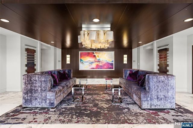 100 Eton Row 604, Weehawken, NJ 07086