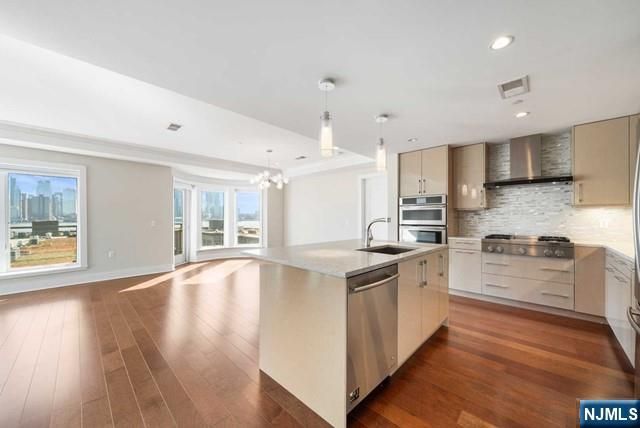 100 Eton Row 604, Weehawken, NJ 07086