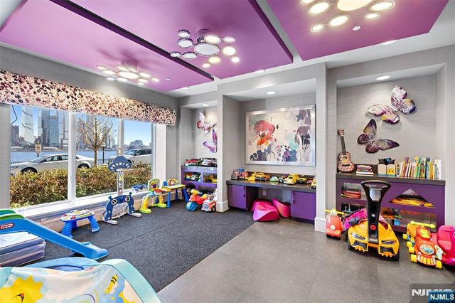 100 Eton Row 604, Weehawken, NJ 07086