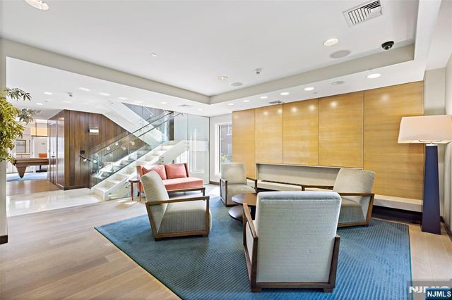 100 Eton Row 604, Weehawken, NJ 07086