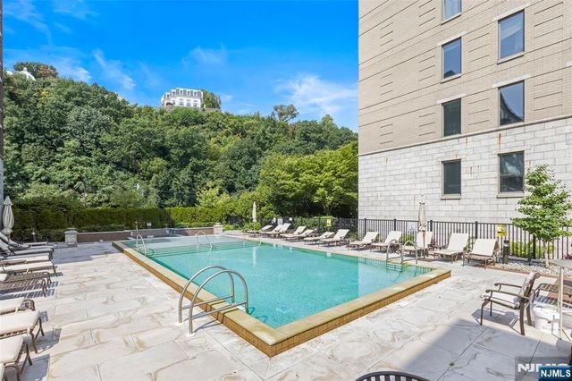 100 Eton Row 604, Weehawken, NJ 07086