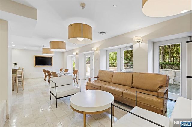 100 Eton Row 604, Weehawken, NJ 07086