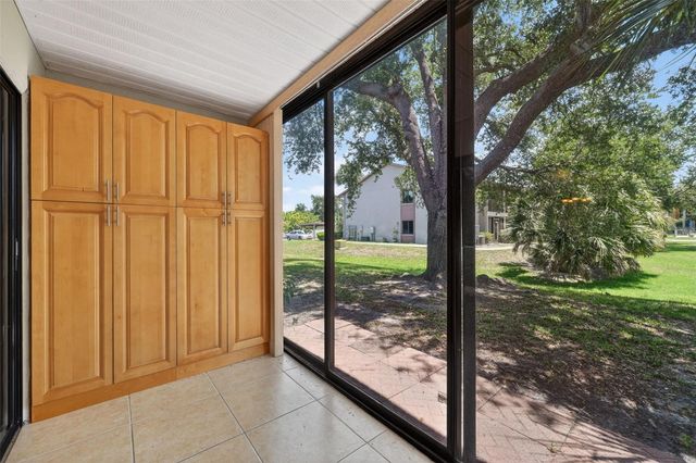731 83RD AVENUE N 105, St Petersburg, FL 33702
