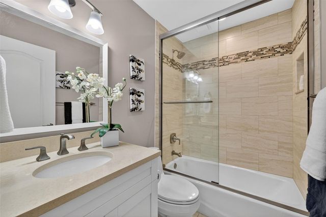731 83RD AVENUE N 105, St Petersburg, FL 33702