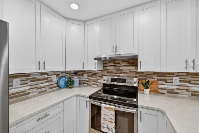 731 83RD AVENUE N 105, St Petersburg, FL 33702