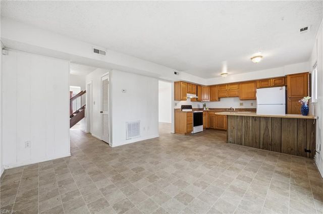 4232 Maplehurst RD, Virginia Beach, VA 23462