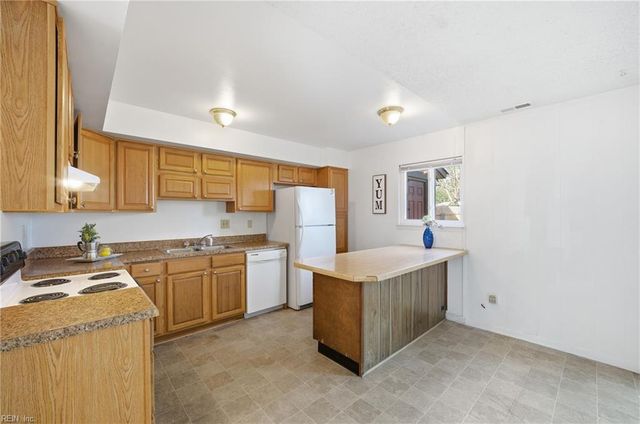 4232 Maplehurst RD, Virginia Beach, VA 23462