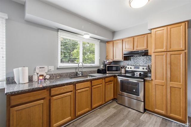 23707 Thornton Street, Clinton Township, MI 48035