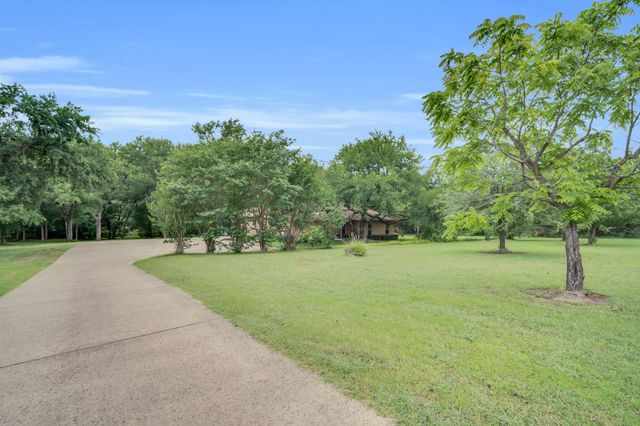 1306 Lariat Circle, Oak Leaf, TX 75154