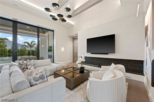 444 Orchid DR, Naples, FL 34102