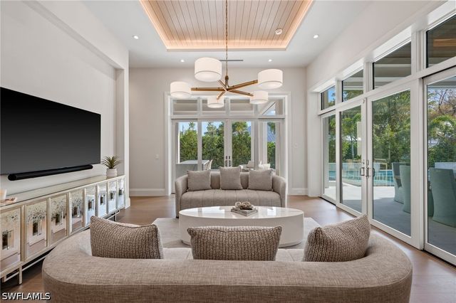444 Orchid DR, Naples, FL 34102