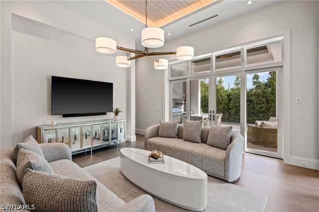 444 Orchid DR, Naples, FL 34102