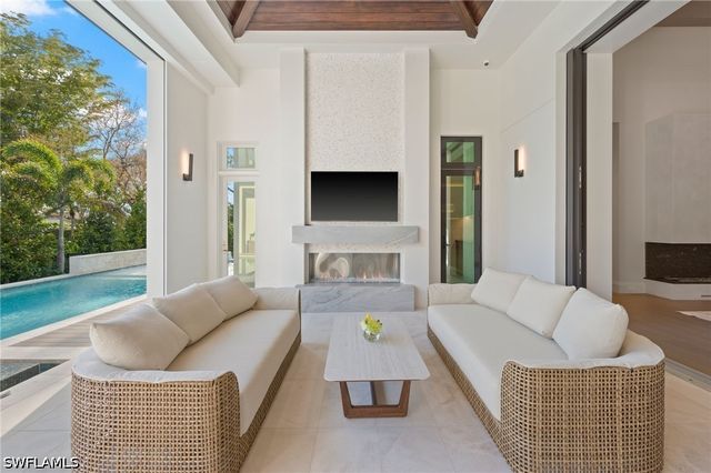 444 Orchid DR, Naples, FL 34102