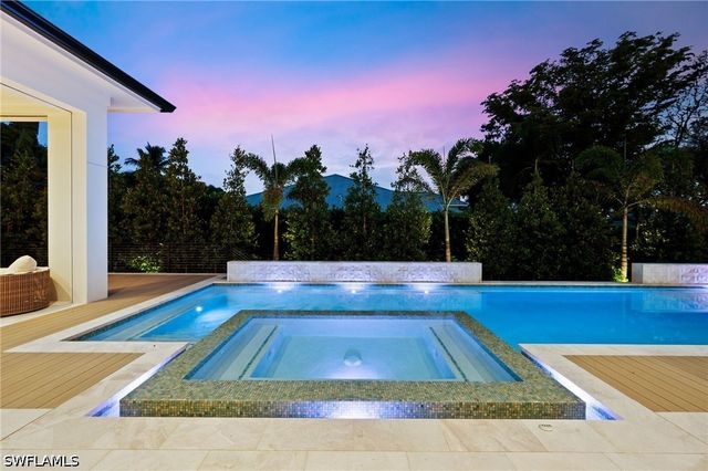 444 Orchid DR, Naples, FL 34102